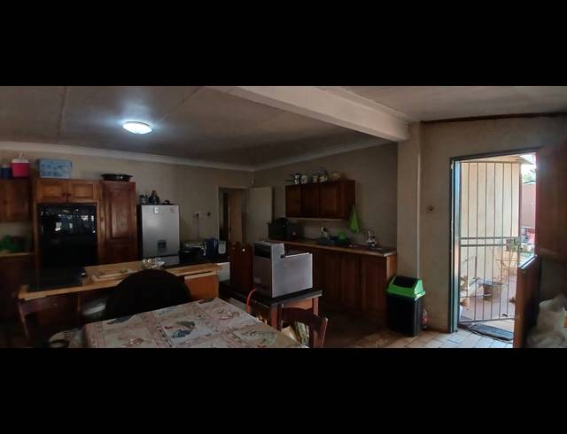 3 BEDROOM FREEHOLD FOR SALE IN TARLTON